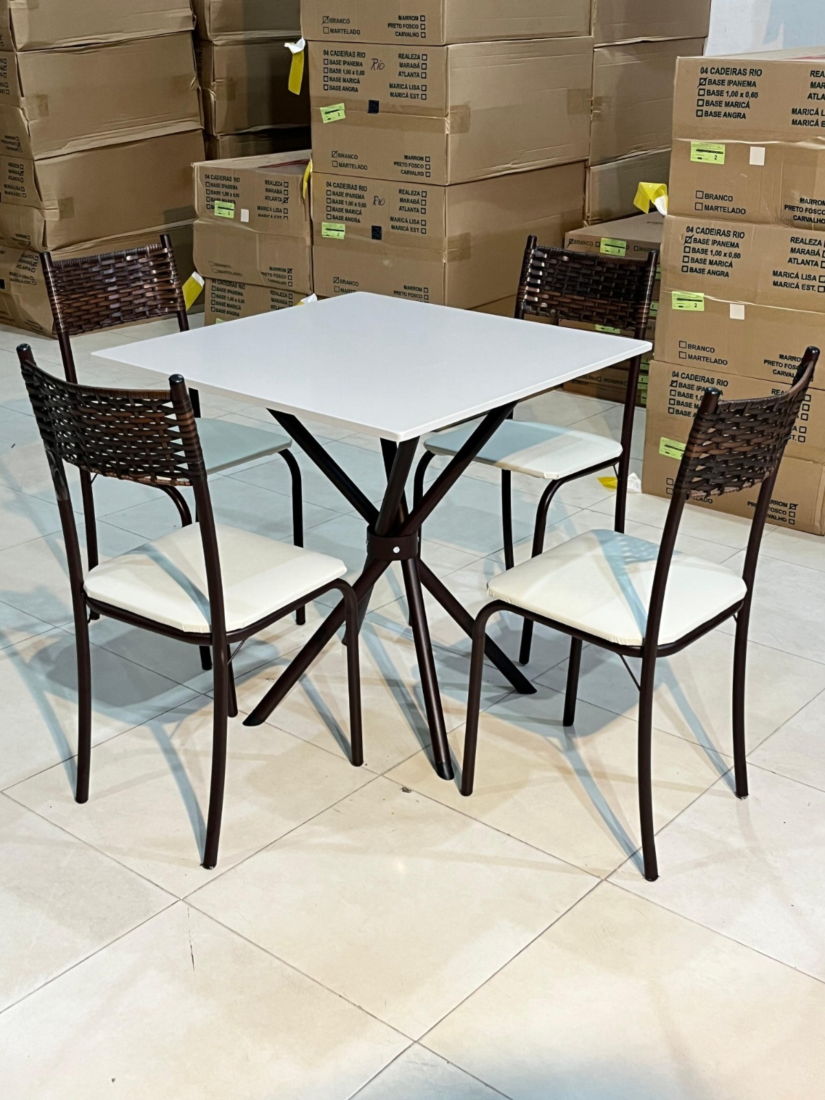 Mesa Quadrada 75 x 75 cm Base Ipanema com 4 Cadeiras Atlanta Marrom e Off-White - Teixeira