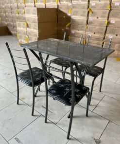 Mesa 1,00 x 0,60 m Granito Cabo Frio com 4 Cadeiras Rio Martelada Preto Lírio - Teixeira