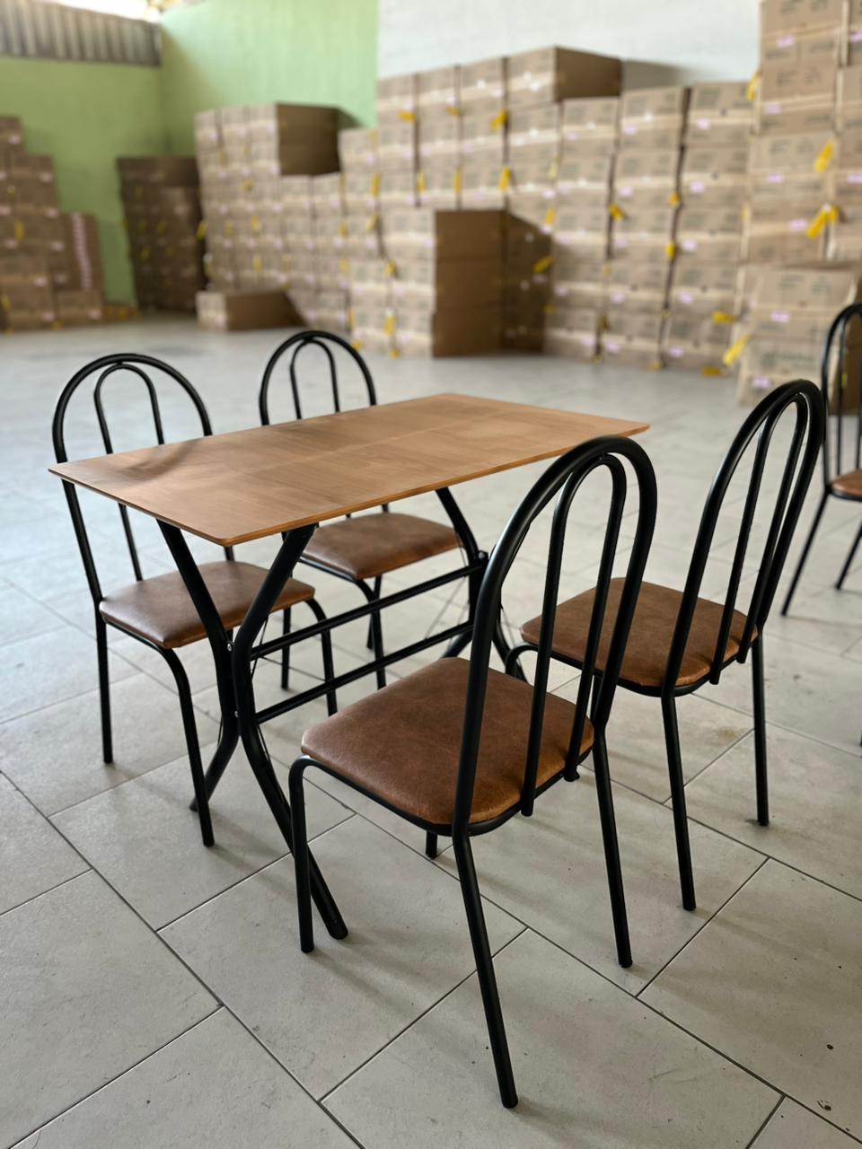 Mesa Tampo MDP Proa 98 x 58 cm Base Cabo Frio com 4 Cadeiras Ubatuba Preto Fosco com Assento Marrom - Teixeira
